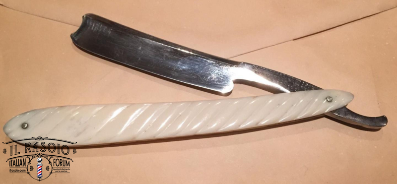 Southern  Richardson c.1850 in avorio scolpito