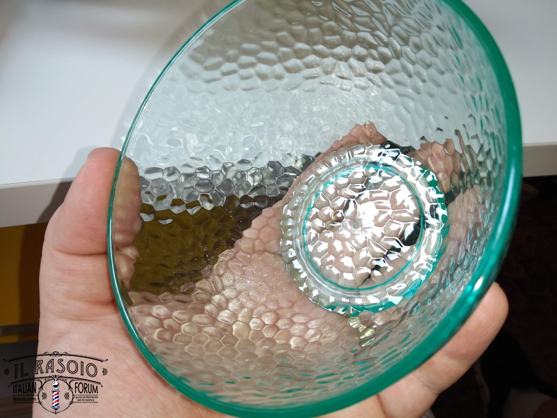 Ciotola ad effetto martellato