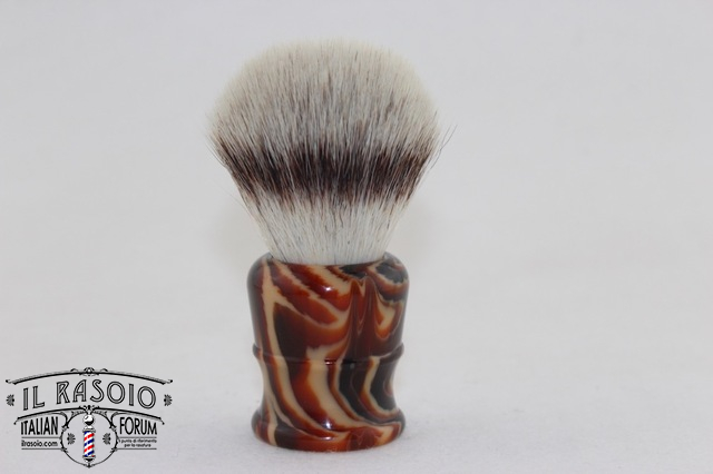 FS-SYS26-AM33-Faux-Silvertip-Fibra-Sintetica-Pennello-Da-Barba-con-Faux-Ambra-Maniglia-nodo-26mm.jpg 640x640