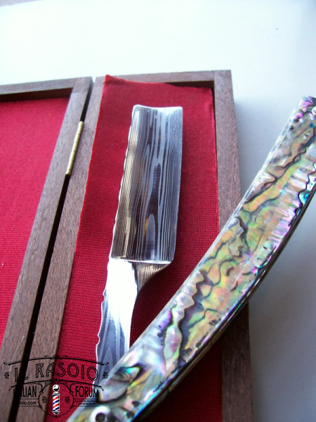 Mastro Livi 7/8 lama inox blue tonge Manico abalone