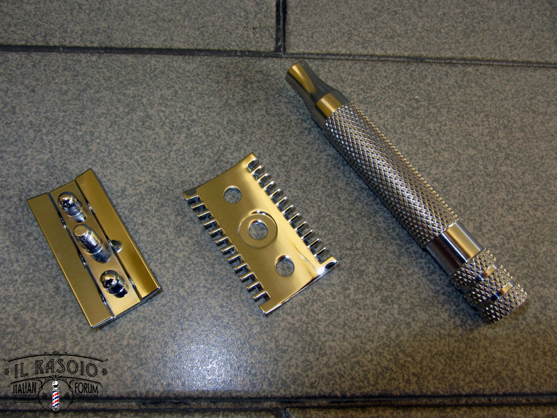 Saponi da barba + rasoio 09