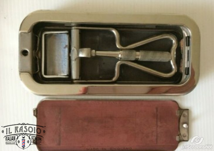 2020-04-15 08-09 Vintage Rolls Razor