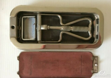 2020-04-15 08-09 Vintage Rolls Razor