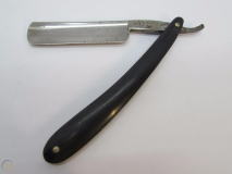 vintage-darcys-vulcan-straight-razor_1_c10ba22c8a2bc003c1417caee220554f (1)