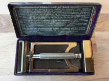 Valet con scatola in metallo, completo di Strop e lamette